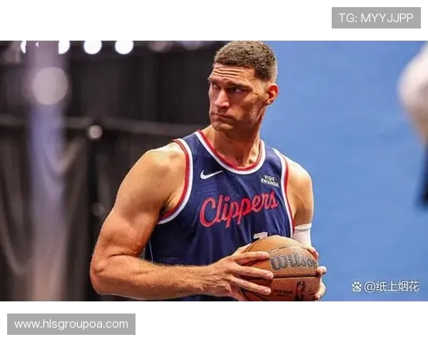 布鲁克洛佩斯：从NBA巨星到篮球战术的深度解析与发展历程