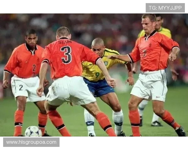 荷兰与西班牙下半场精彩对决分析与战术解读